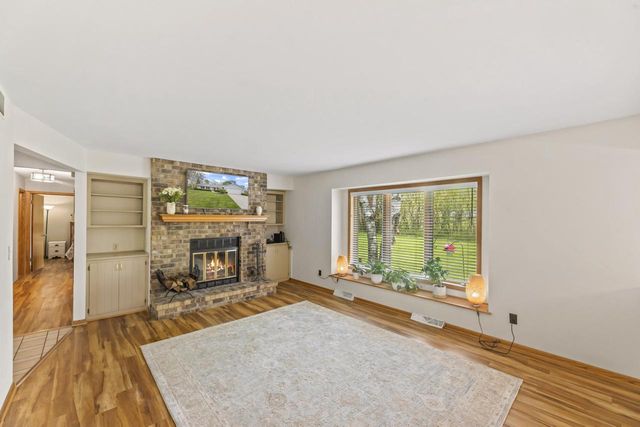 9906 Concord DRIVE, Mequon, WI 53097