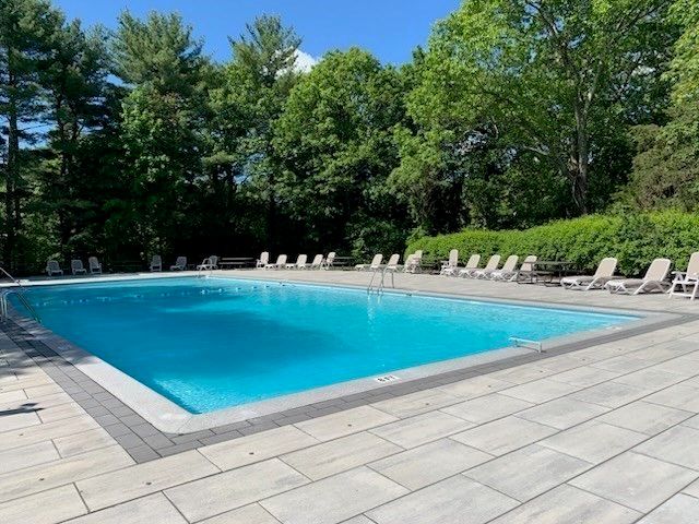 33 Jacqueline Rd D, Waltham, MA 02452