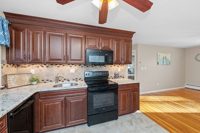 33 Jacqueline Rd D, Waltham, MA 02452