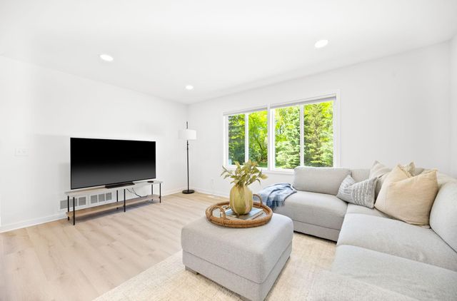 11516 100th Place N, Maple Grove, MN 55369