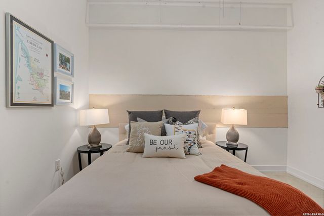 1401 S Flores St Apt 215, San Antonio, TX 78204