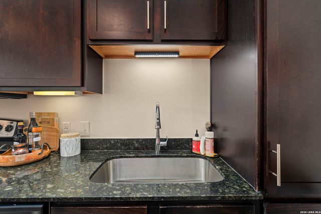 1401 S Flores St Apt 215, San Antonio, TX 78204