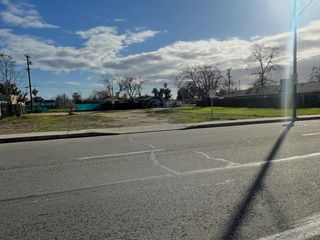 236 E Whitesbridge Avenue, Fresno, CA 93706