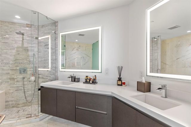 851 NE 1st Avenue 3707, Miami, FL 33132