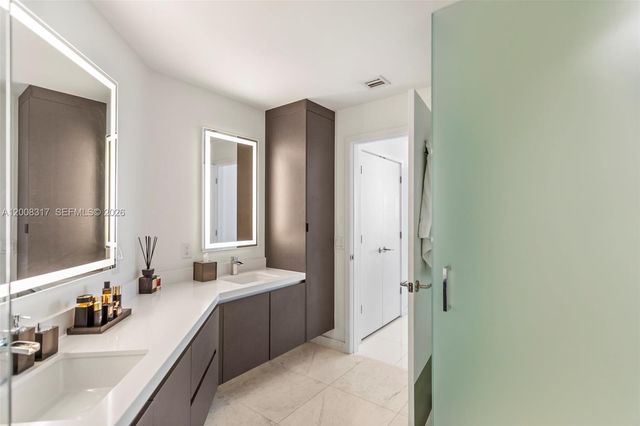 851 NE 1st Avenue 3707, Miami, FL 33132