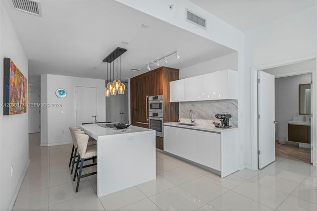 851 NE 1st Avenue 3707, Miami, FL 33132