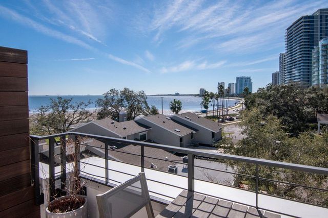 2810 W BARCELONA STREET, Tampa, FL 33629