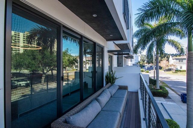 2810 W BARCELONA STREET, Tampa, FL 33629