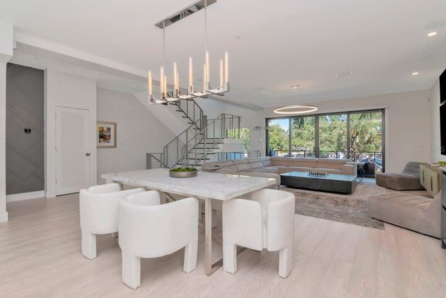 2810 W BARCELONA STREET, Tampa, FL 33629