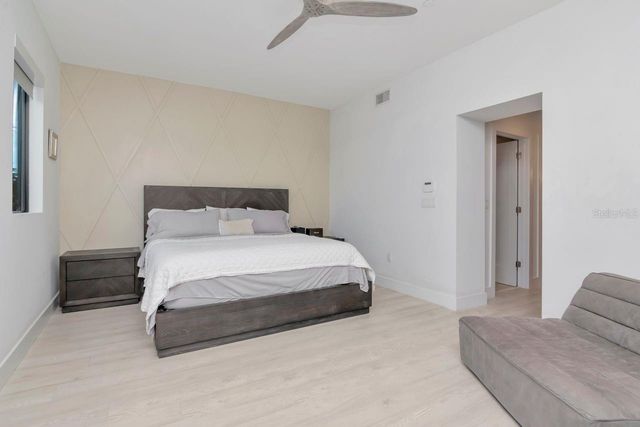 2810 W BARCELONA STREET, Tampa, FL 33629