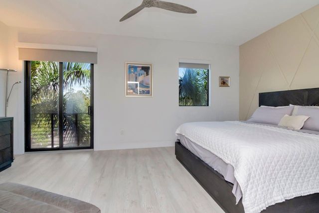 2810 W BARCELONA STREET, Tampa, FL 33629