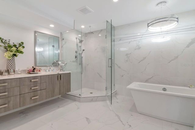 2810 W BARCELONA STREET, Tampa, FL 33629