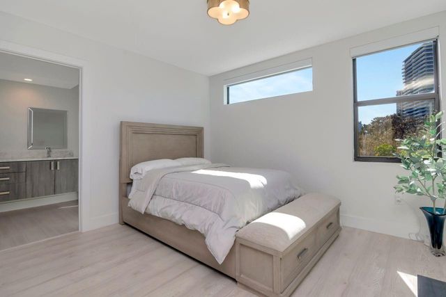 2810 W BARCELONA STREET, Tampa, FL 33629