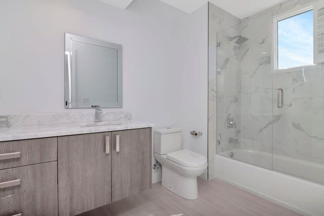 2810 W BARCELONA STREET, Tampa, FL 33629