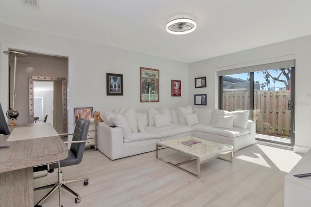 2810 W BARCELONA STREET, Tampa, FL 33629