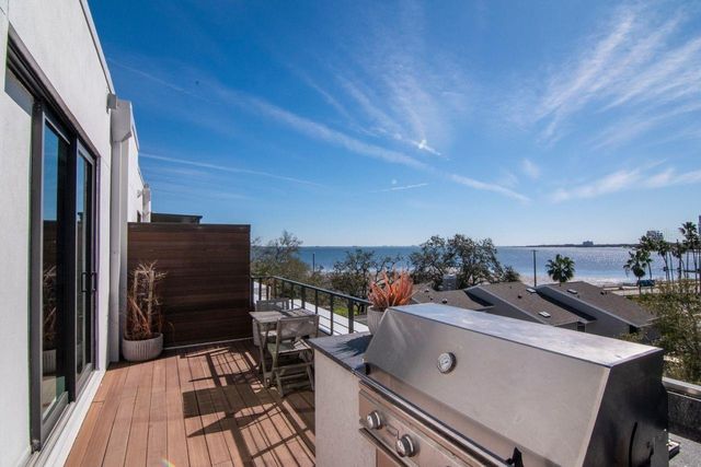 2810 W BARCELONA STREET, Tampa, FL 33629