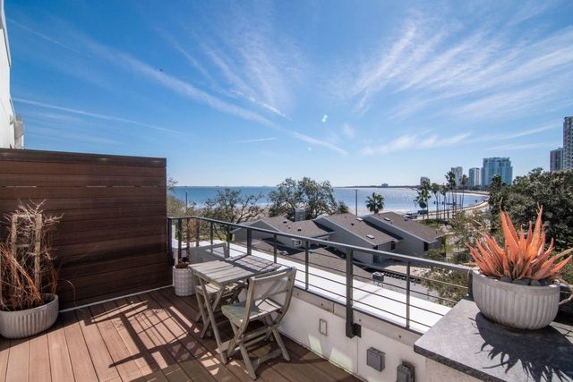 2810 W BARCELONA STREET, Tampa, FL 33629