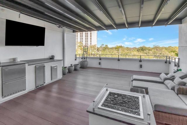 2810 W BARCELONA STREET, Tampa, FL 33629