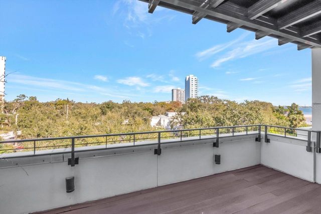 2810 W BARCELONA STREET, Tampa, FL 33629