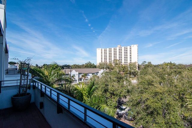 2810 W BARCELONA STREET, Tampa, FL 33629