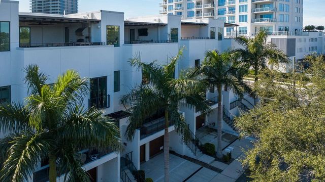 2810 W BARCELONA STREET, Tampa, FL 33629