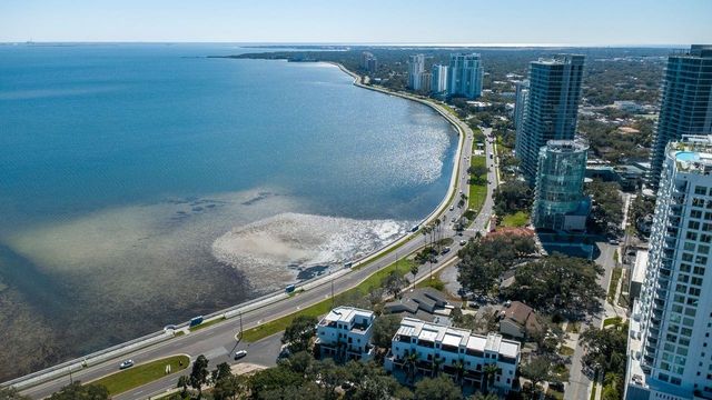 2810 W BARCELONA STREET, Tampa, FL 33629