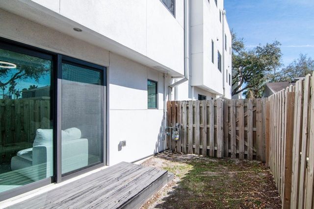 2810 W BARCELONA STREET, Tampa, FL 33629