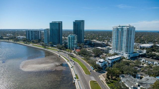 2810 W BARCELONA STREET, Tampa, FL 33629