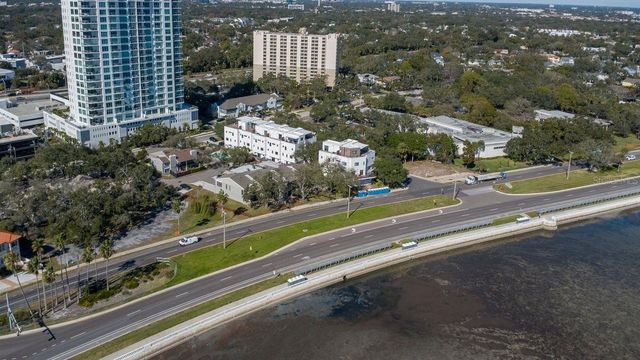 2810 W BARCELONA STREET, Tampa, FL 33629