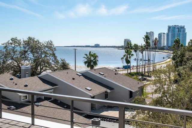 2810 W BARCELONA STREET, Tampa, FL 33629