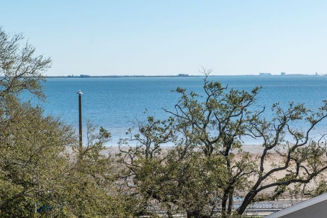 2810 W BARCELONA STREET, Tampa, FL 33629