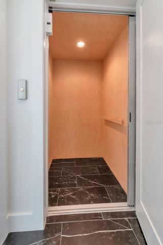 2810 W BARCELONA STREET, Tampa, FL 33629