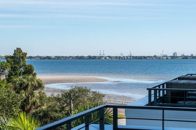 2810 W BARCELONA STREET, Tampa, FL 33629