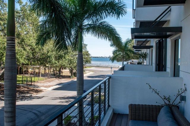 2810 W BARCELONA STREET, Tampa, FL 33629