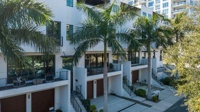 2810 W BARCELONA STREET, Tampa, FL 33629