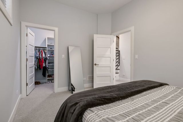 3340 N LAWNDALE Avenue 1S, Chicago, IL 60618