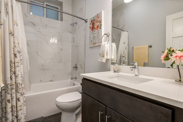 3340 N LAWNDALE Avenue 1S, Chicago, IL 60618