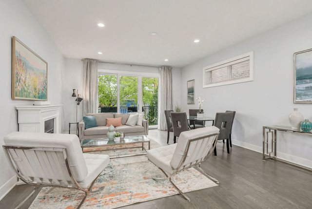 3340 N LAWNDALE Avenue 1S, Chicago, IL 60618