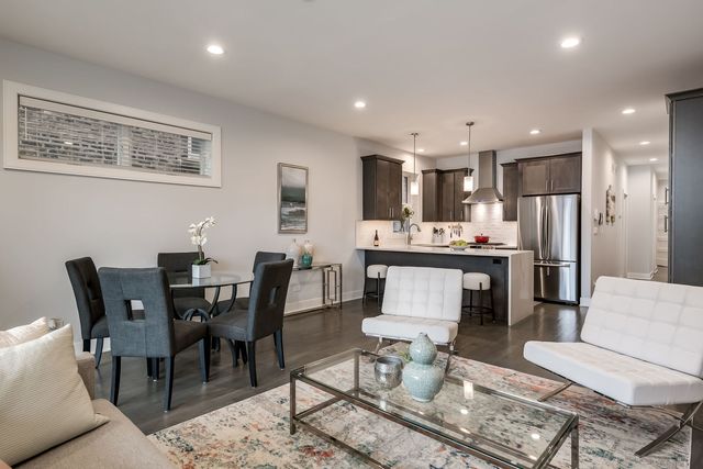 3340 N LAWNDALE Avenue 1S, Chicago, IL 60618