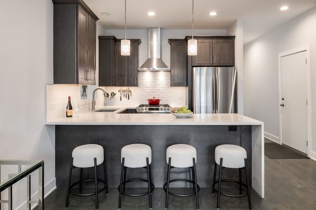 3340 N LAWNDALE Avenue 1S, Chicago, IL 60618