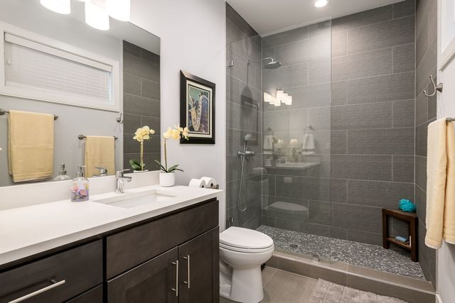 3340 N LAWNDALE Avenue 1S, Chicago, IL 60618