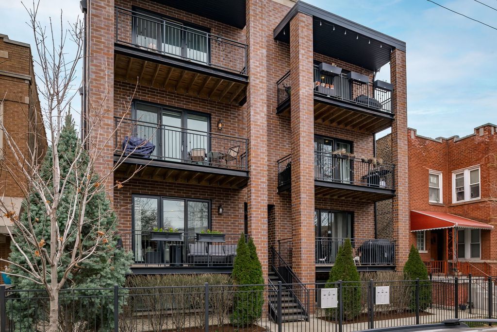 3340 N LAWNDALE Avenue 1S, Chicago, IL 60618