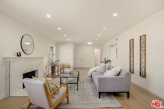 91 W Gainsborough Road, Thousand Oaks, CA 91360