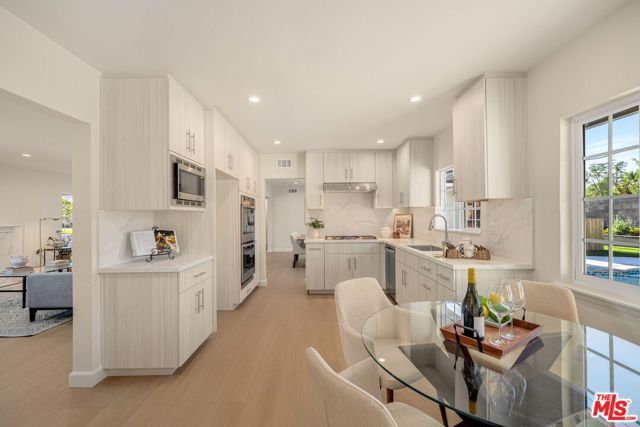 91 W Gainsborough Road, Thousand Oaks, CA 91360