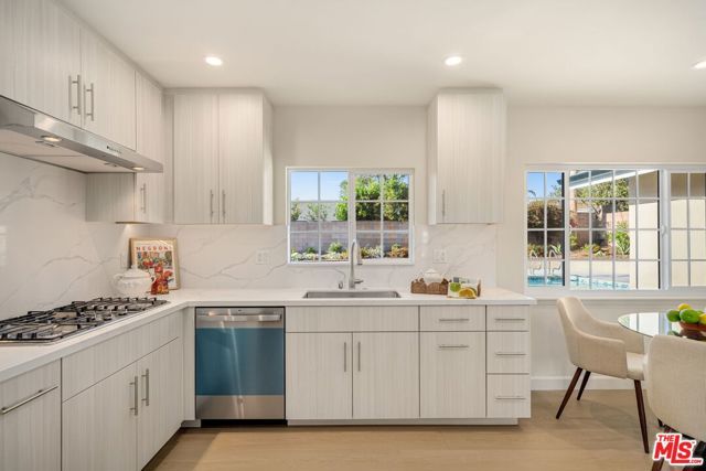 91 W Gainsborough Road, Thousand Oaks, CA 91360