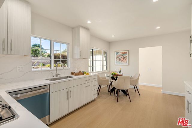 91 W Gainsborough Road, Thousand Oaks, CA 91360