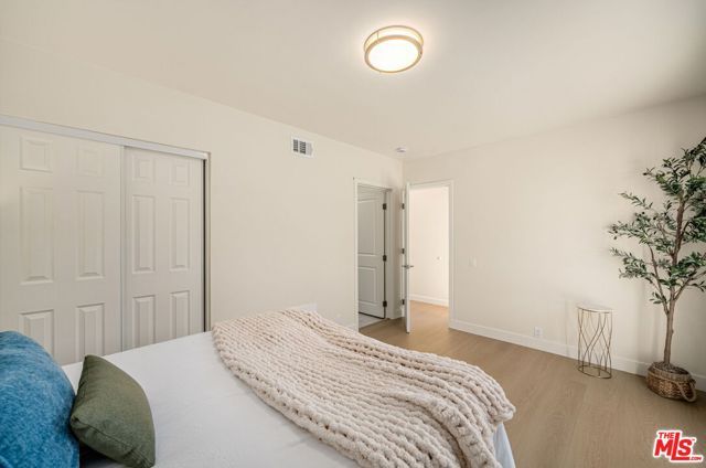 91 W Gainsborough Road, Thousand Oaks, CA 91360