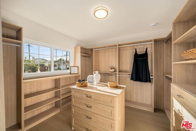 91 W Gainsborough Road, Thousand Oaks, CA 91360