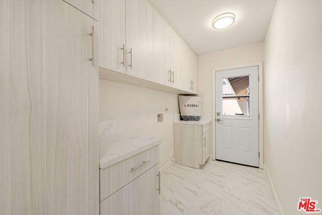 91 W Gainsborough Road, Thousand Oaks, CA 91360