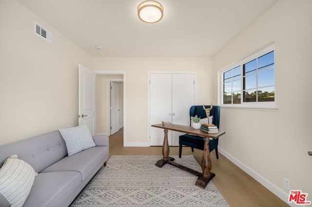 91 W Gainsborough Road, Thousand Oaks, CA 91360